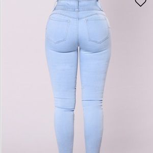 🍑FASHION NOVA🍑 JEANS